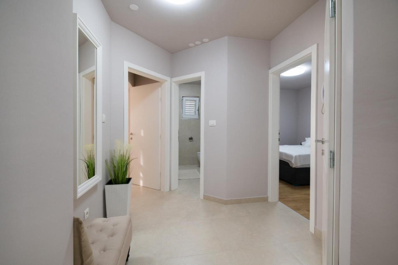Brand New Aparment With Sea View & Swimming Pool At Ciovo - Villa Fiorentini Трогір Екстер'єр фото