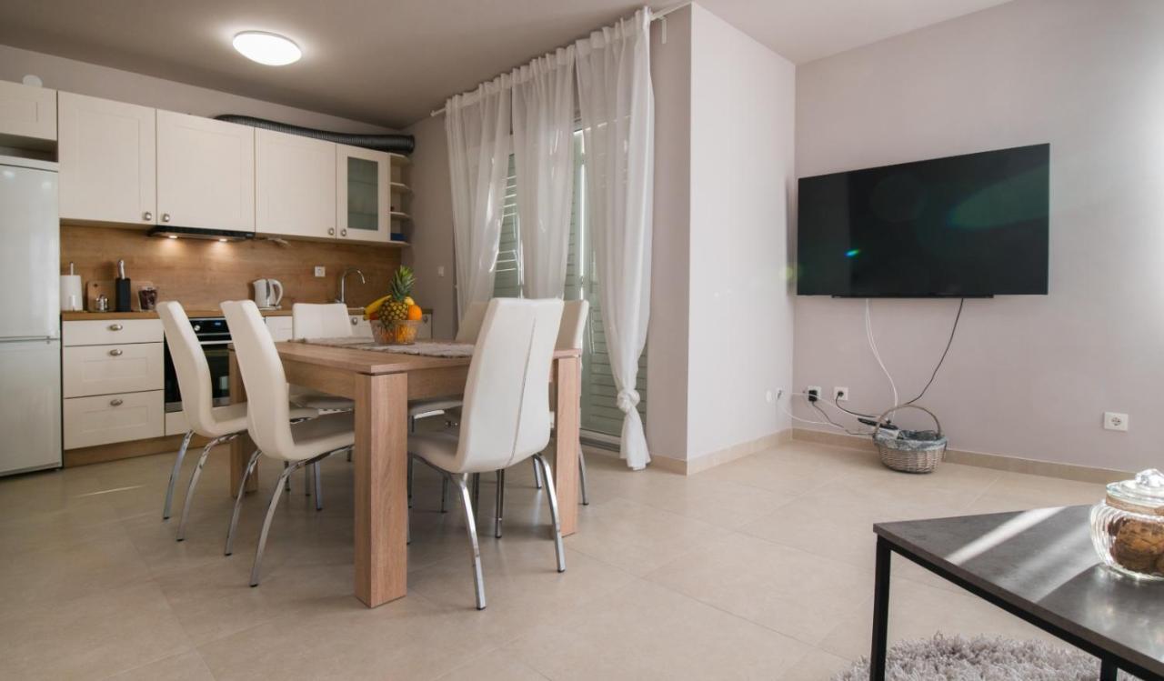Brand New Aparment With Sea View & Swimming Pool At Ciovo - Villa Fiorentini Трогір Екстер'єр фото