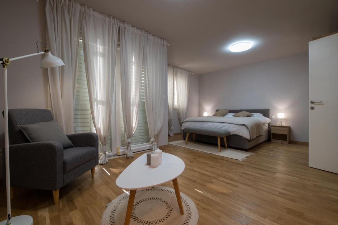 Brand New Aparment With Sea View & Swimming Pool At Ciovo - Villa Fiorentini Трогір Екстер'єр фото