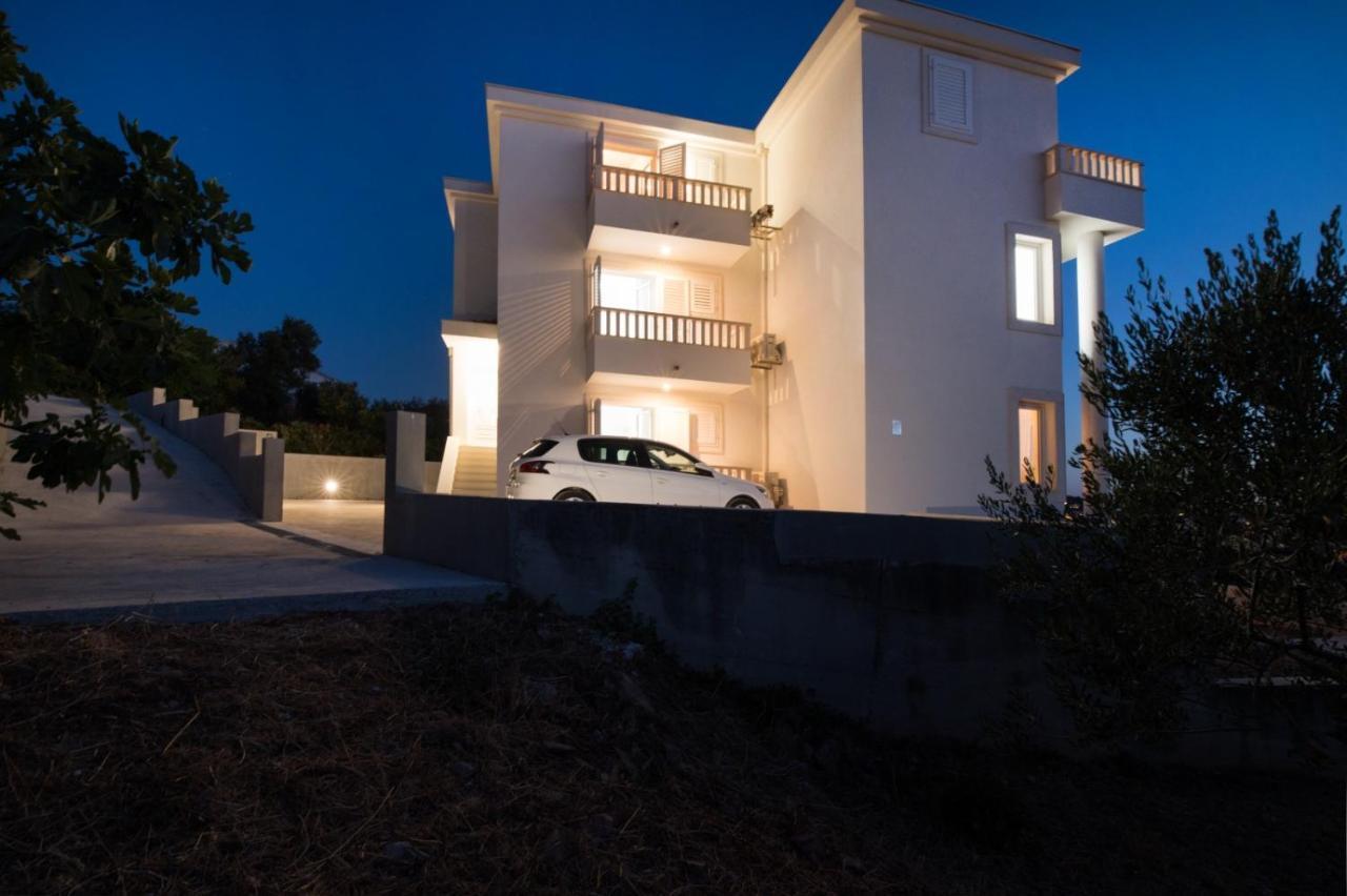 Brand New Aparment With Sea View & Swimming Pool At Ciovo - Villa Fiorentini Трогір Екстер'єр фото