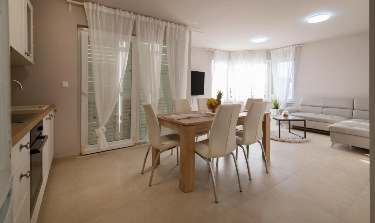 Brand New Aparment With Sea View & Swimming Pool At Ciovo - Villa Fiorentini Трогір Екстер'єр фото