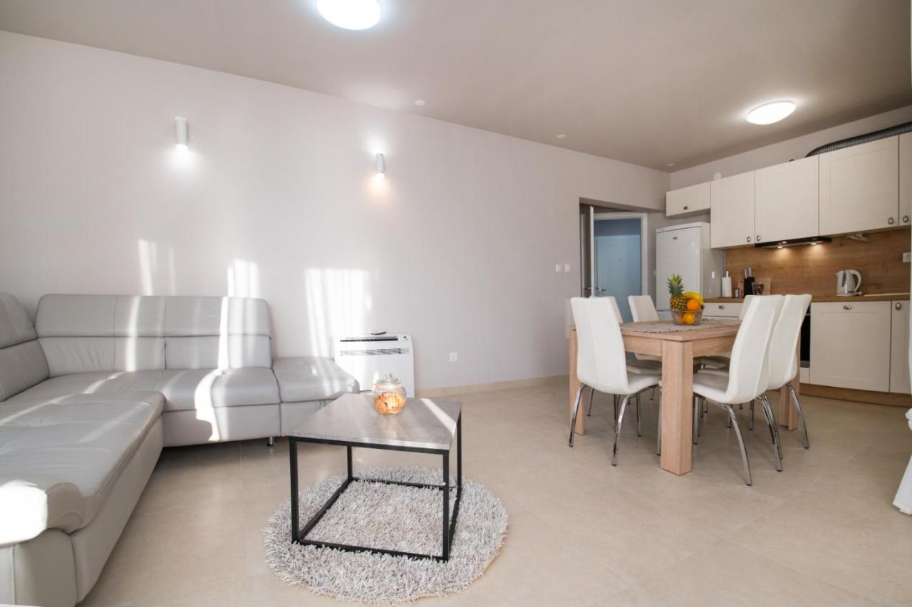 Brand New Aparment With Sea View & Swimming Pool At Ciovo - Villa Fiorentini Трогір Екстер'єр фото